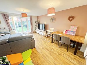 Lounge/ Dining Room- click for photo gallery